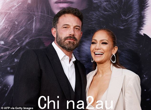 这对情侣经常被拍到在一年的大部分时间里参观洛杉矶周边的高价房产。5 月在洛杉矶拍摄的照片