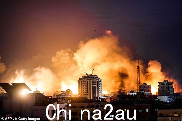 以色列周五轰炸加沙城期间爆发火球