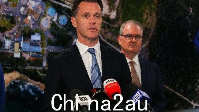 总理克里斯·明斯 (Chris Minns) 在周二的新闻发布会上呼吁新南威尔士州绿党支持并鼓励抗议者参加此次活动。图片：NCA Newswire / Gaye Gerard