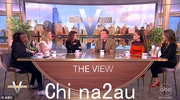 阿诺·施瓦辛格周一与 The View 的女士们进行了交谈。他讨论了他目前对美国南部边境移民危机的立场