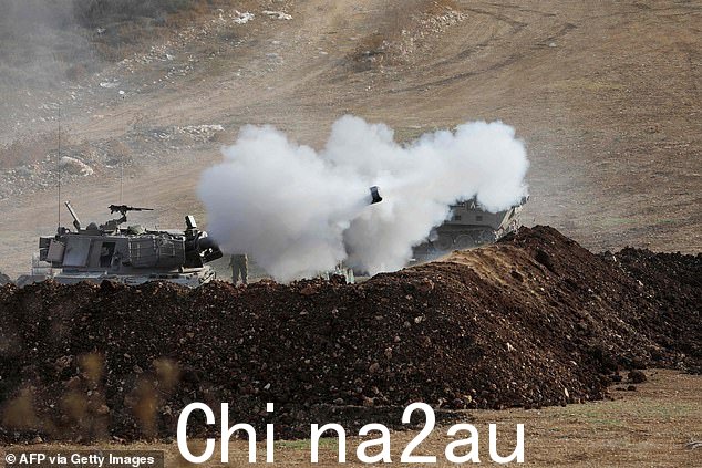 以色列军队周一从以色列北部边境地区向黎巴嫩南部发射炮火