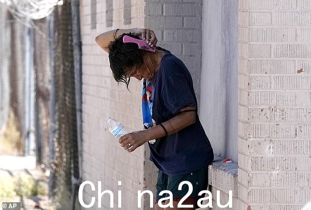 出汗:今年夏天美国、欧洲和中国破纪录的热浪再次让人们关注到底有多热对人们来说太多了