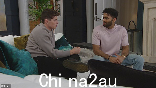 天哪!Suni 的父亲 Amit 到来后,Sharma 家族陷入危机,晚餐气氛紧张
