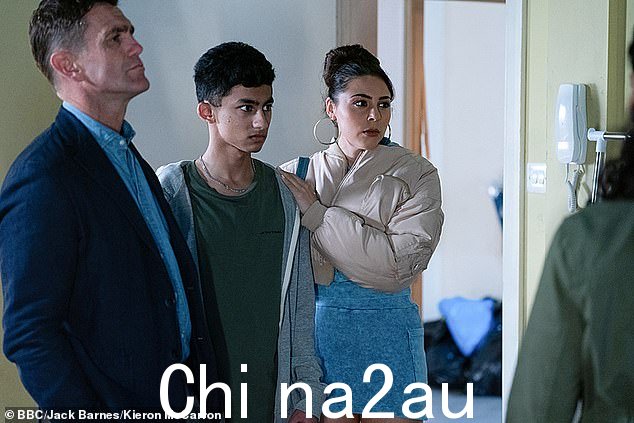 剧透:当 Ravi 在寻找 Nugget 时与 Priya 面对面后得知自己有一个女儿 Avani 时,他感到非常震惊