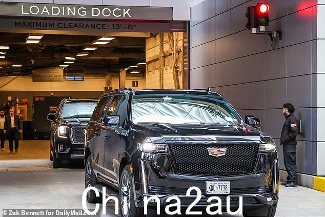 苏塞克斯公爵和公爵夫人将警察护送的车队仅穿过一个街区,前往纽约参加世界心理健康日节