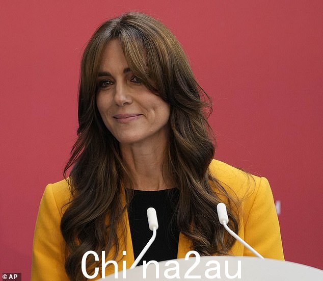在演讲中,凯特(如图)说:“心理健康是我们都非常关心的事情”