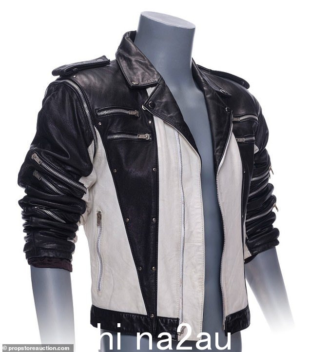 Lot #563:Michael 还被拍到在《Thriller》片场摇摆这件夹克,并在 Westwood 私人放映了 198 年标志性的恐怖主题音乐视频3