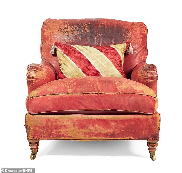 Late Victorian Howard & Sons 扶手椅估价 5,000 英镑,售价 42,000 英镑