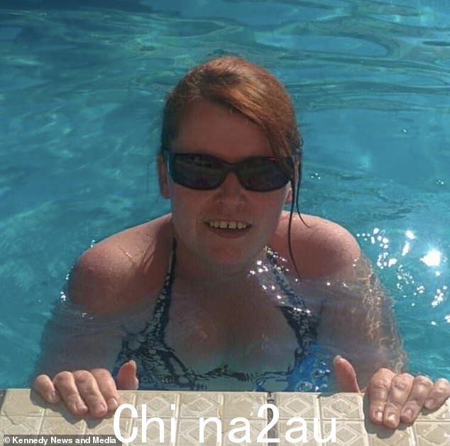 Carol Wilson,来自西约克郡莫利,将新过境点的照片上传到 Facebook