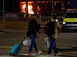 伦敦卢顿机场停车场因火灾倒塌后一片混乱