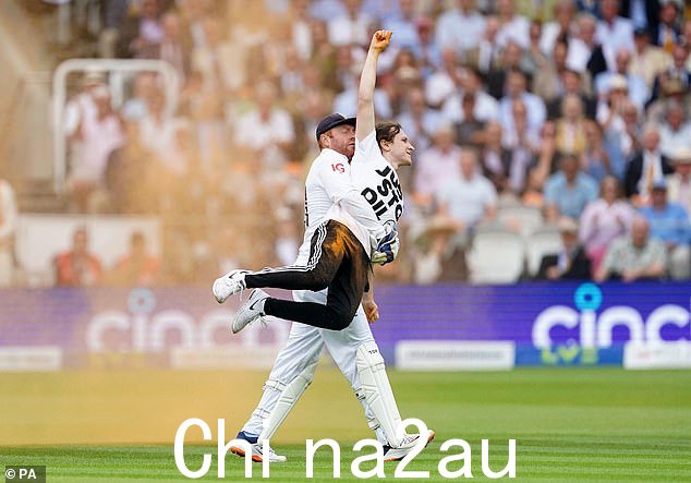 6 月,他在洛德板球场被英格兰球员乔尼·贝尔斯托 (Jonny Bairstow) 推离场地