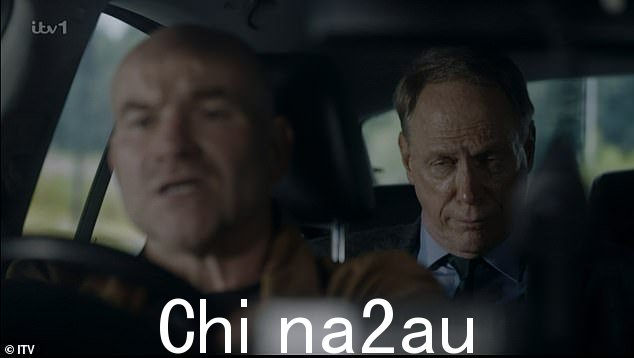 石化:但当他的车仍未上锁时,聪明的斯蒂芬出现在蒂姆出租车的后座上并说道:“很高兴在这里见到你”