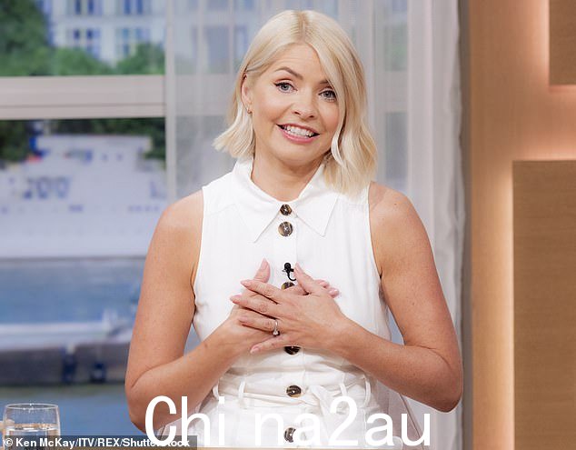 Holly Willoughby,主持《This Morning》已有 14 年,通过 Instagram 宣布她不会回到其著名的沙发上