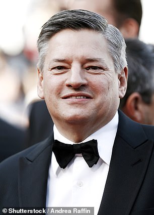 图为:Netflix 首席执行官特德·萨兰多斯