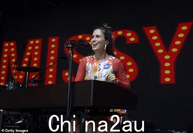 还将包括 Paul Kelly、Diesel、Hunter and Collectors、流行歌星 Amy Shark、另类摇滚歌手 Birds of Tokyo 和歌手 Missy Higgins(如图)的表演