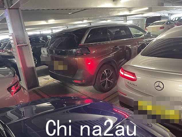托马斯告诉《每日邮报》:“我现在不在,把车停在二楼。我不知道我的车是否幸存'