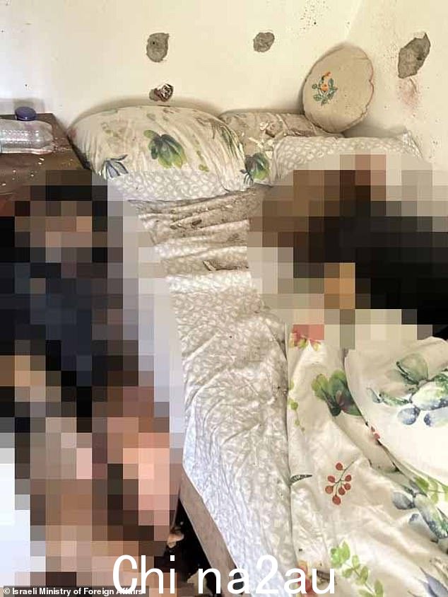 以色列驻伦敦大使馆传递给 MailOnline 的大多数照片都过于生动,无法发布