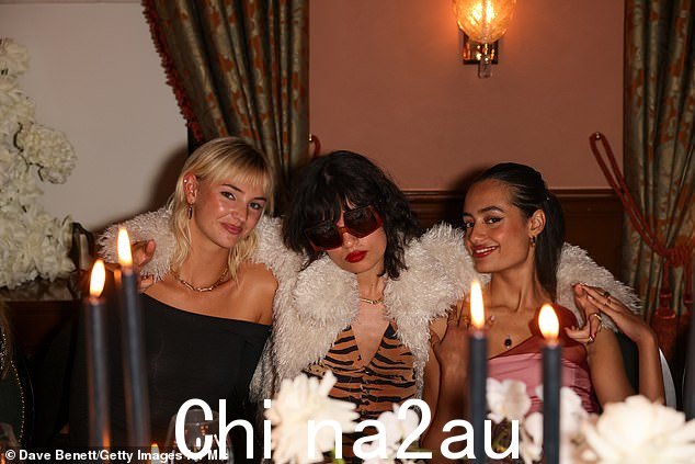 派对:米娅·里根 (Mia Regan)、艾玛·温德 (Emma Winder) 和萨布丽娜·巴松 (Sabrina Bahsoon) 出现在众星云集的庆典上