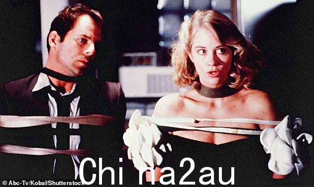 重回聚光灯下:Moonlighting(如图)刚刚在 Hulu 上首次亮相,Glenn 正在与 Cybill Shepherd 一起进行媒体宣传
