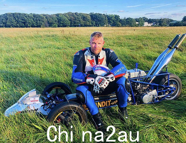弗林托夫在《Top Gear》中还发生过其他事故 - 2019 年 9 月驾驶高速机动三轮车冲出跑道(上图),但他毫发无伤