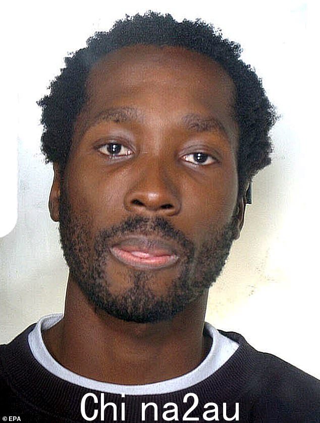 后来,一名名叫鲁迪·格德 (Rudy Guede) 的窃贼在梅雷迪思 (Meredith) 的物品上发现了他的指纹,并被判杀害梅雷迪思 (Rudy Guede) 有罪,阿曼达 (Amanda) 和拉斐尔 (Raffaele) 的定罪被推翻了