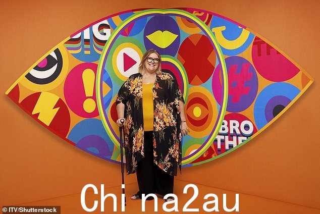 你被驱逐了?50 岁的化妆师 Farida 和 40 岁的 NHS 经理 Kerry(如图)在获得最多提名后,周五在电视上现场直播接受处罚