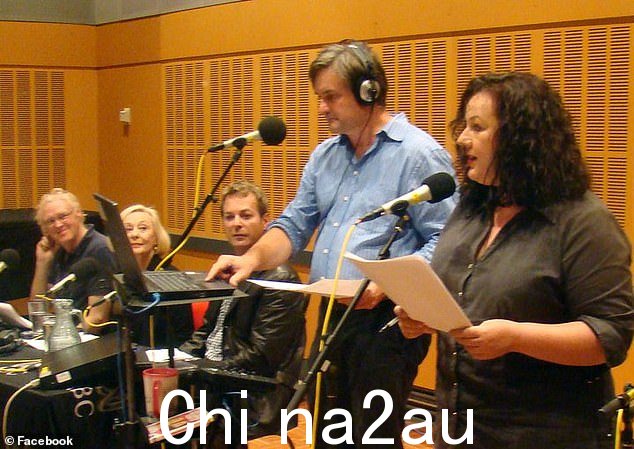Helen Tzarimas(与 Richard Glover 右图)周五透露,她带着复杂的情绪离开 ABC