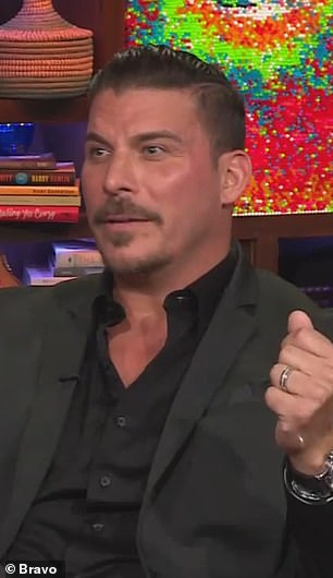 泰勒似乎还与剧中的另一位前同事兰德尔·埃米特 (Randall Emmett),52 岁,因一笔 75,000 美元的未付贷款而产生不和