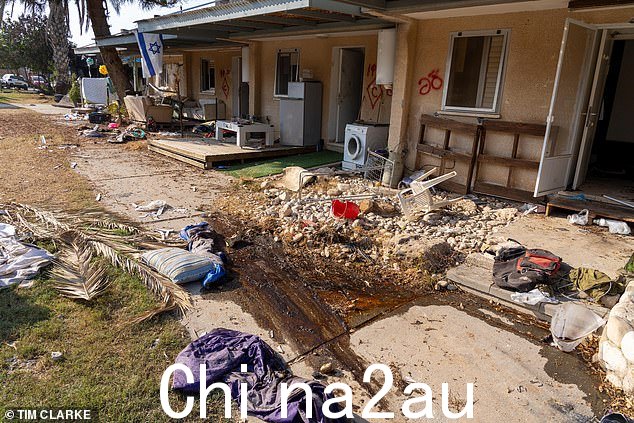 一名士兵描述了卡法阿扎基布兹的生动场景,数十人在试图防御袭击时丧生