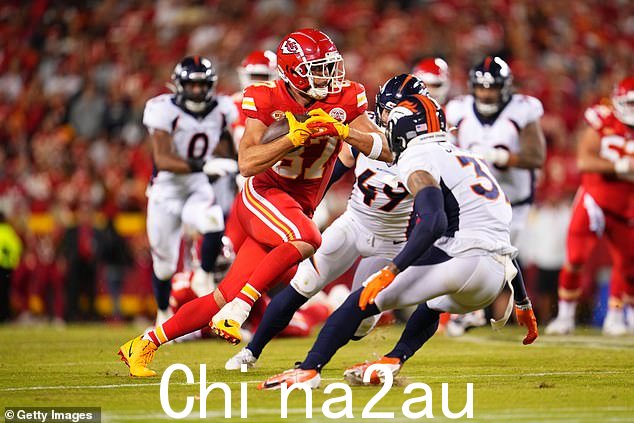Kelce 表现出色,周四晚上酋长队以 19-8 击败丹佛野马队