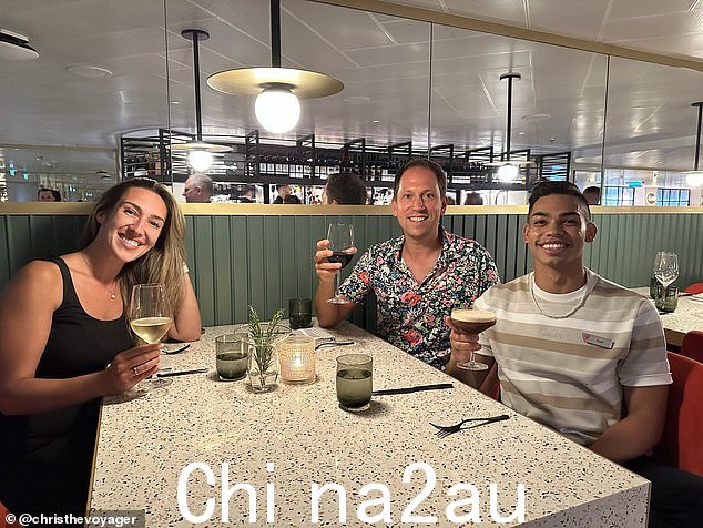 德萨尔沃先生说:'对我来说,生活在这些船上意味着可以自由地提高工作效率,而无需每天为通勤或计划而烦恼'