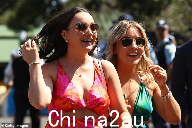 反对中腰上衣的规则在 2021 年得到了轰动的执行 - 但周六的比赛观众似乎对这种风格充满信心