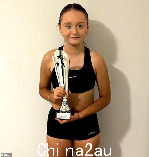 这位少年在经历创伤性磨难之前是一位很有前途的运动员,但现在她不再训练了。那是因为她害怕离开家人