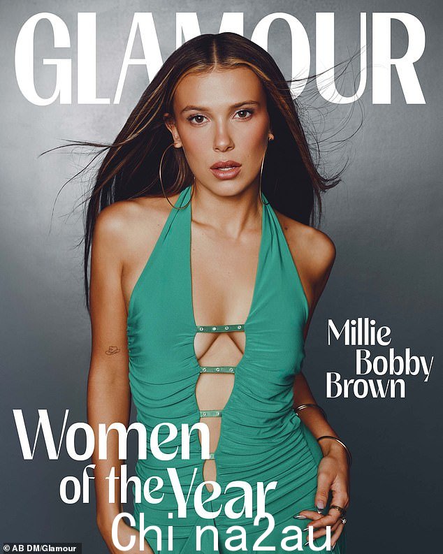 魅力年度女性:19 岁的米莉·鲍比·布朗 (Millie Bobby Brown) 透露,21 岁的未婚夫杰克·邦焦维 (Jake Bongiovi) 在她作为童星被残忍地贴上“愚蠢的孩子”标签后,让她再次“爱自己”” class=