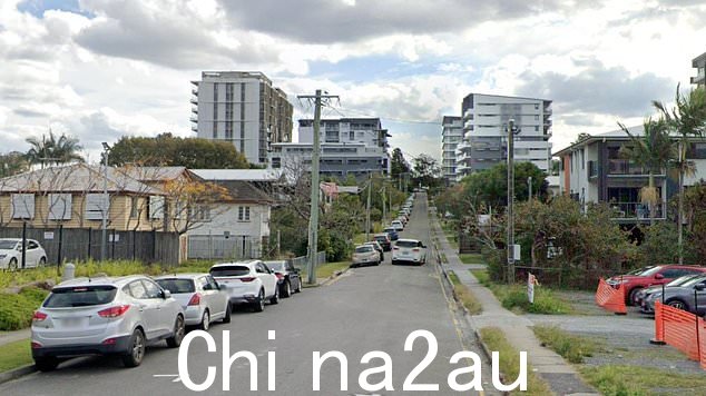 警方声称该男子与该女子一起前往莱瑟姆街的一处房产(如图)