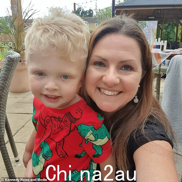 妈妈决定继续母乳喂养温斯顿的主要原因是为了滋养他们的联系,而不是给他牛奶
