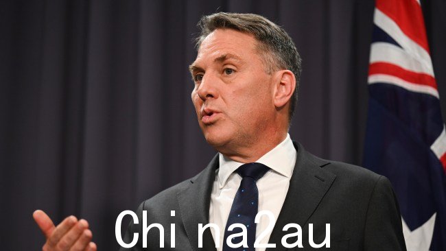 副总理理查德·马勒斯将矛头指向彼得·达顿,他说达顿从“一开始”的立场就“完全不对劲”。图片:NCA NewsWire/Martin Ollman