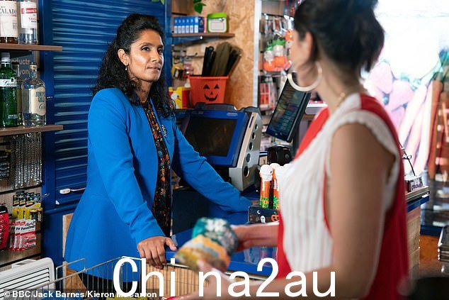 激烈:Suki 和 Priya 因各自不同的价值观而发生冲突,两个女人都试图互相比拼
