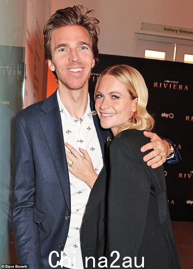 Exes:詹姆斯·库克和 Poppy Delevingne 出席 2019 年 5 月《里维埃拉》的首映式