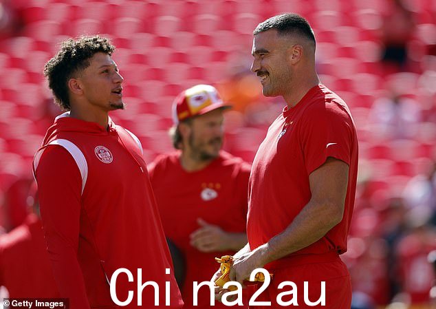 Kelce 已加入酋长队队友 Patrick Mahomes(左)和众多体育明星的投资团队