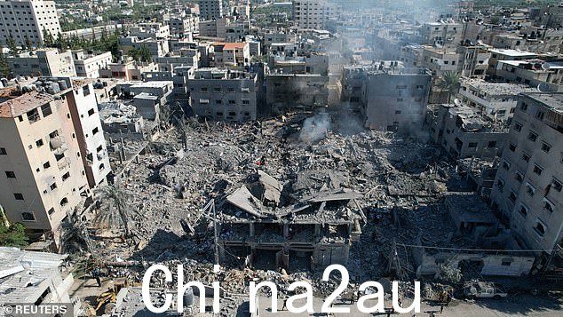 周三以色列袭击加沙地带中部房屋的视图