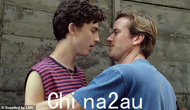 指控:艾米在 2017 年与 Timothée 一起主演了青春浪漫剧《请以你的名字呼唤我》