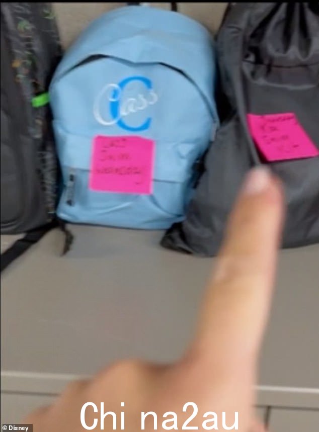 溺爱的妈妈:科琳拍摄了男孩们一周制服的片段,准备了从七件新熨烫的白衬衫到游泳用的袜子和背包的所有物品