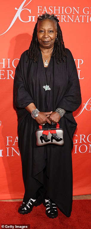 图例:荣获美国偶像奖的乌比·戈德堡 (Whoopi Goldberg) 也加入了这对夫妇的活动