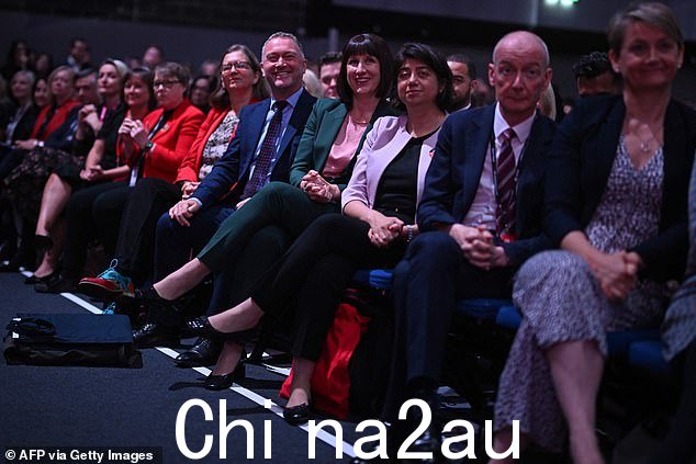 工党会将因仇恨受害者性别认同而引发的攻击定为“严重犯罪”。图为工党部长在利物浦举行的党内会议