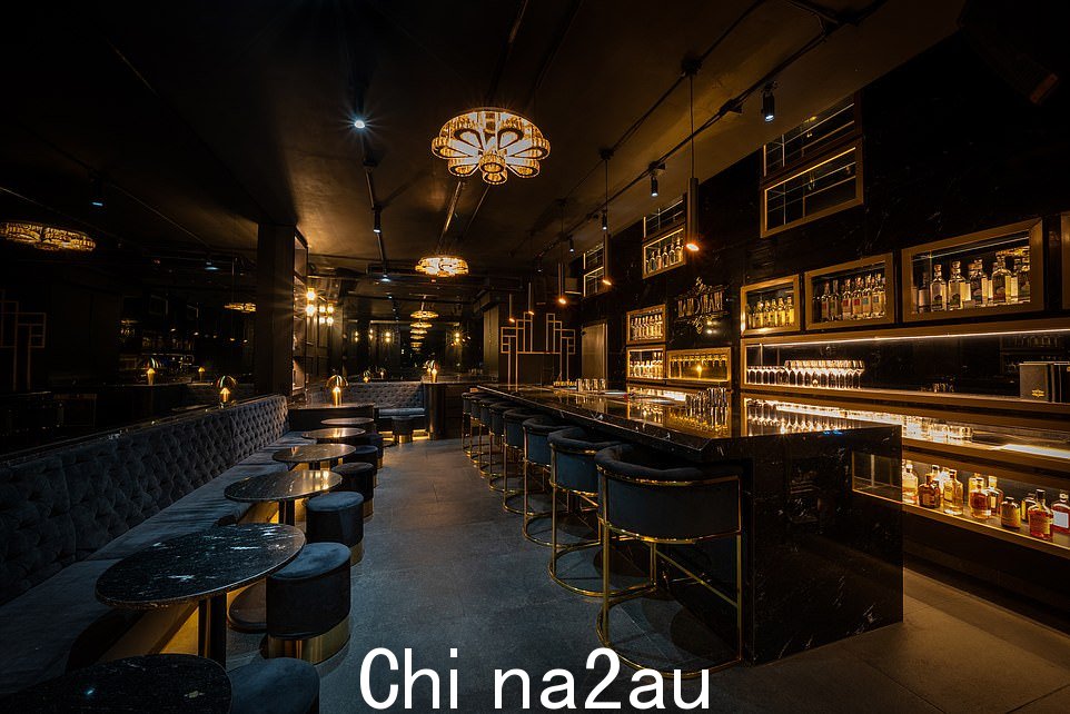 Mex ico城有几家值得一去的出色酒吧 - Handshake Speakeasy(如图)上升了 8 位,获得了该奖项的整体铜牌,而 Licorería Limantour 排名第七,Hanky Panky 滑落至第 22 位,Baltra Bar 排名第 45 位。