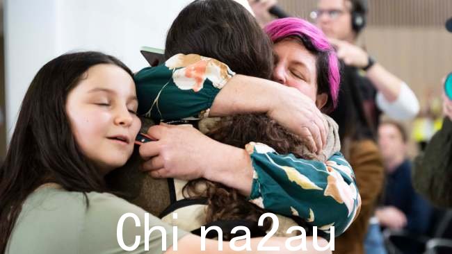 第一架从以色列起飞的撤侨航班于周二抵达悉尼,载有 222 人回国。图片:NCA NewsWIRE/Monique Harmer