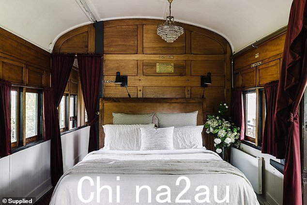 '这处房产无疑是一次独特的住宿体验,也是一次穿越回 1920 年代的难得机会,'评审团评委之一莎拉 (Sarah) 指出
