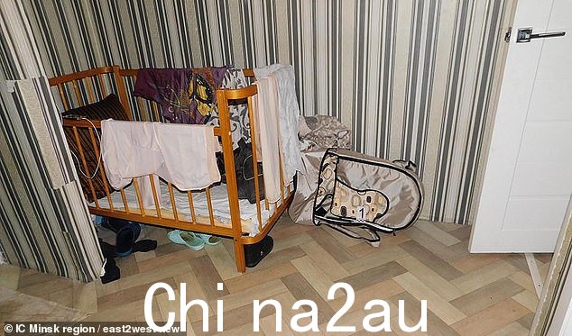 Semyon 的婴儿床在地狱屋内部的图像中可见