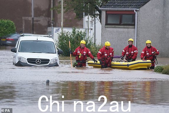 苏格兰布里钦紧急服务人员巴贝特风暴袭击全国。苏格兰以及英格兰北部和中部地区的部分地区已发布洪水警报。苏格兰东部的“前所未有”的大量降雨导致数千人断电并面临洪水。周五蔓延到英格兰北部和东部。图片日期：2023 年 10 月 20 日星期五。PA 照片。请参阅 PA 故事 WEATHER Babet。照片来源应为：Andrew Milligan/PA Wire